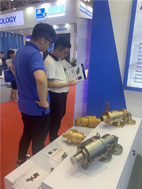 騰旋盲插流體連接器旋轉(zhuǎn)接頭在深圳電池展亮相 騰旋盲插流體連接器旋轉(zhuǎn)接頭在深圳電池展亮相