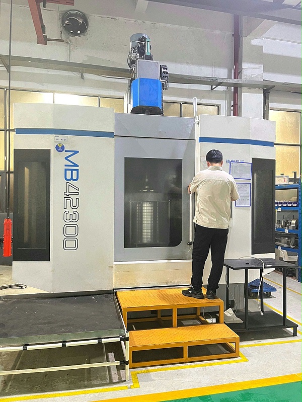 8.高精度數(shù)控立式珩磨機(jī)