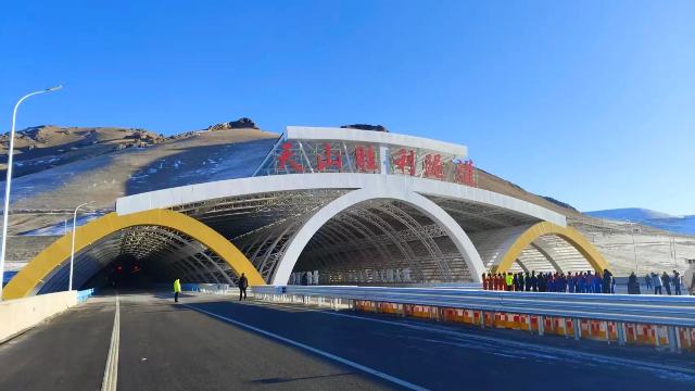 隧穿天山！世界工程背后的“關(guān)節(jié)”利器，騰旋回轉(zhuǎn)接頭助力<i style='color:red'>TBM</i>挑戰(zhàn)極限！