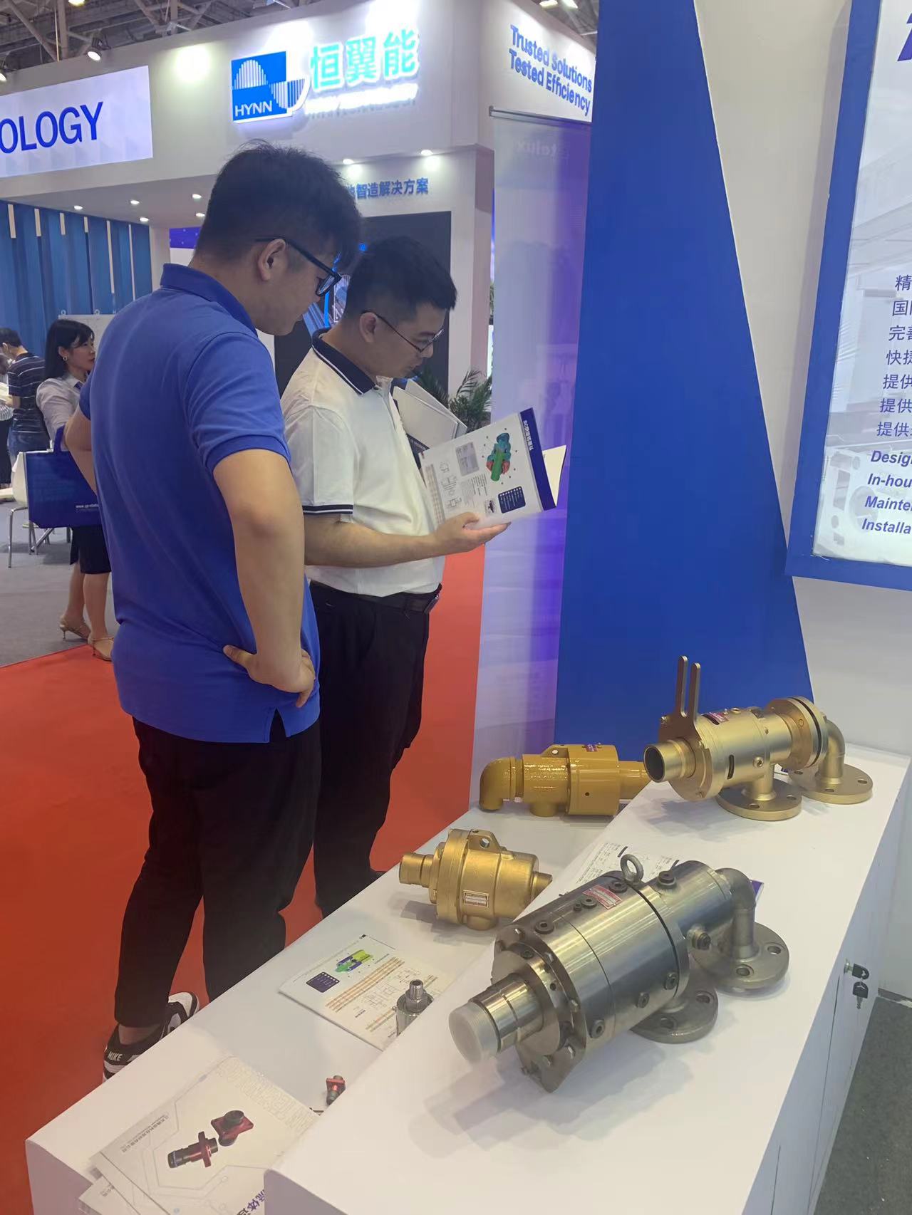 騰旋盲插流體連接器旋轉(zhuǎn)接頭在深圳電池展亮相 騰旋盲插流體連接器旋轉(zhuǎn)接頭在深圳電池展亮相